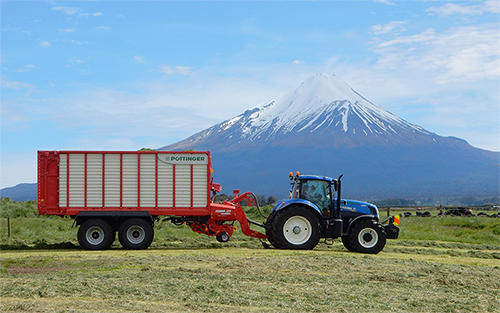 Silage Harvesting with Loader Wagons